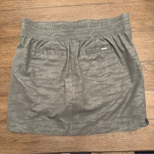 Orvis size small olive green golf tennis skirt - Image 2