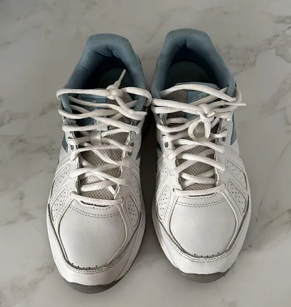 New Balance Womens 409 V3 EUC - Image 3