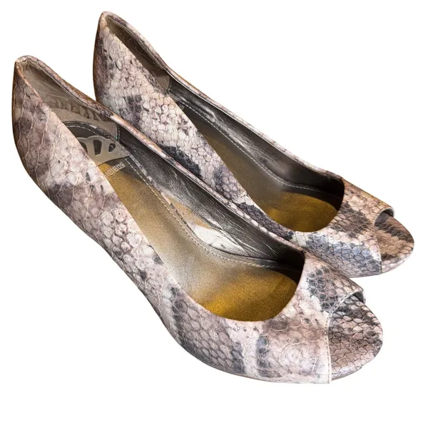 Fergalicious Grace Snakeskin Peep Toe Pumps High Heels Beige Grey Womens Size 7M - Image 4