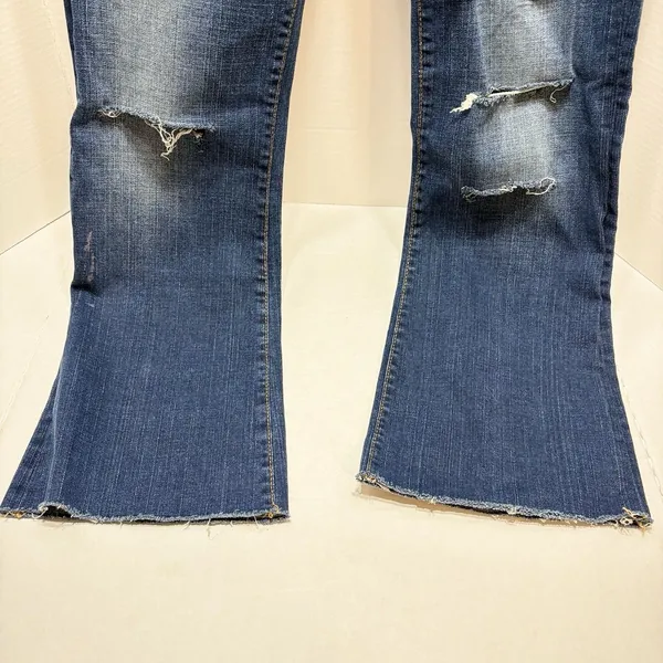 True Religion Becky Vintage Y2K Flare Jeans Size 32 Distressed Low Rise - Image 3