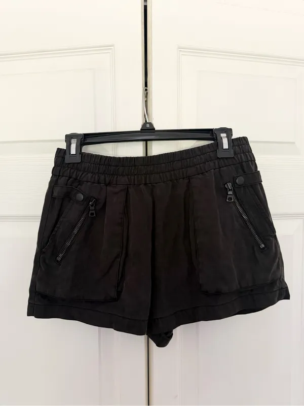 ALICE + OLIVIA Britney Patch-Pocket High Waist Black Shorts Size Small - Image 4