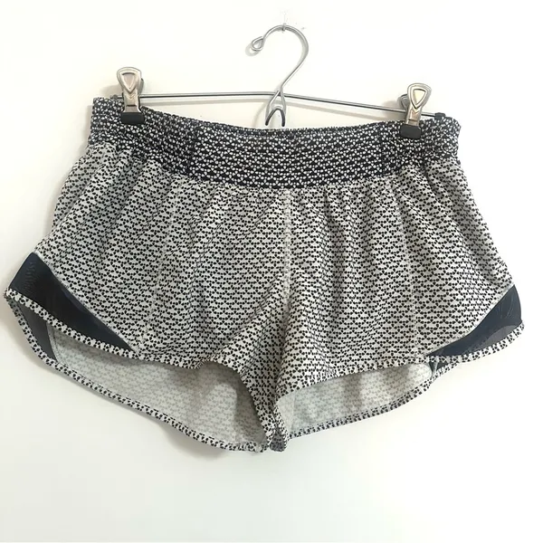 Lululemon Hotty Hot Short II *2.5" Monochromic White / Monochromic Black Size 8 - Image 5