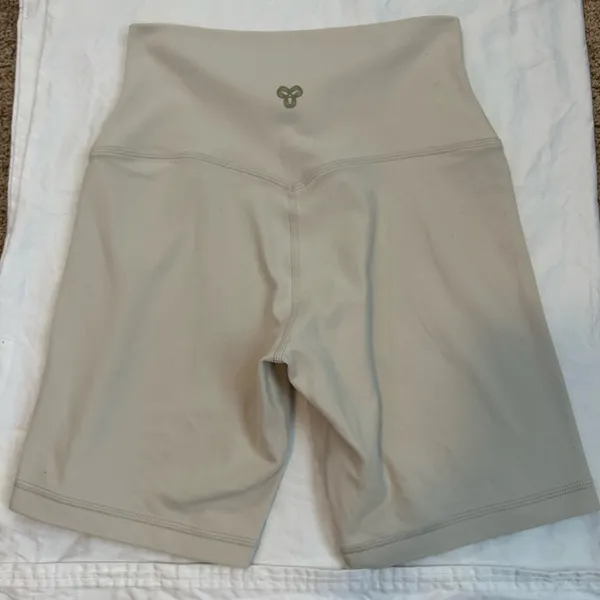 Aritzia Golden LIFE New Cheeky Hi-Rise 7" Short - Image 8