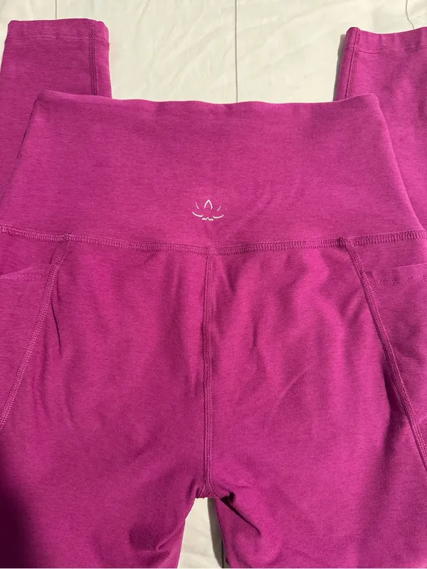 Pink Beyond Yoga Leggings with Side Pockets - Image 4