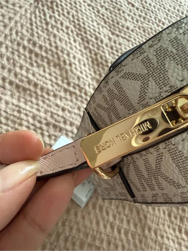 Michael Kors Beige Signature MK Crossbody with Pink Trim and Gold Chain - Image 5
