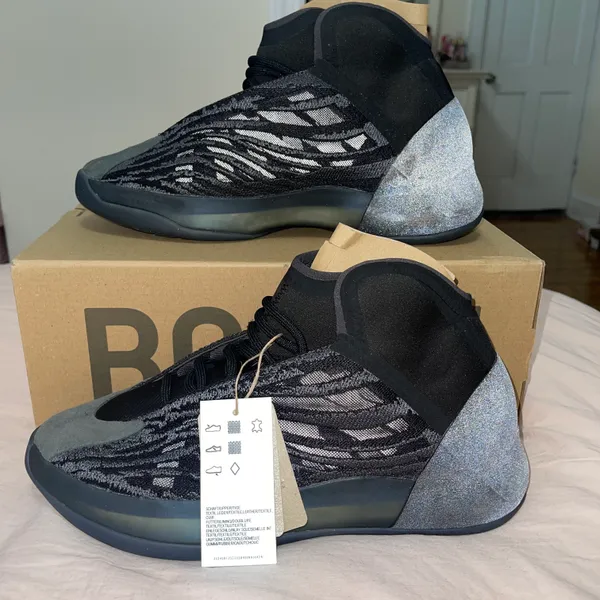 Yeezy Authentic   QNTM With Original Box - Image 4