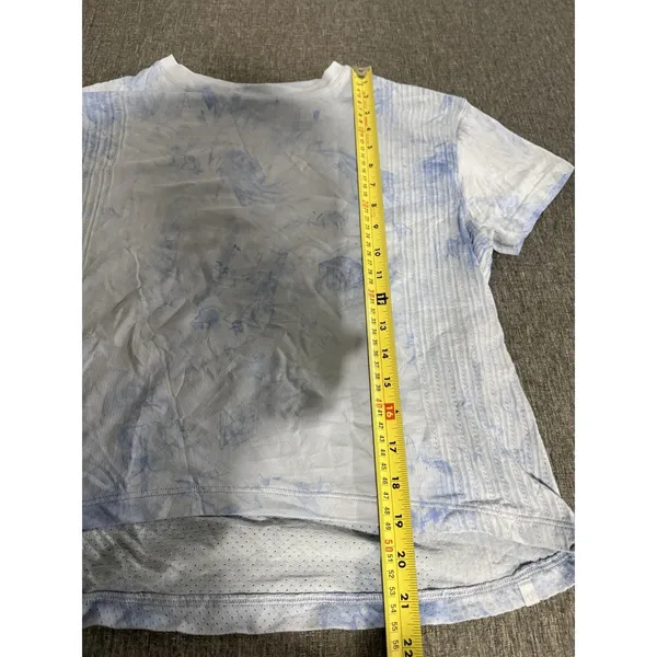 Lululemon Women's Train to Be Short Sleeve White/Luna Mesh Tie Dye Size Medium - Image 4