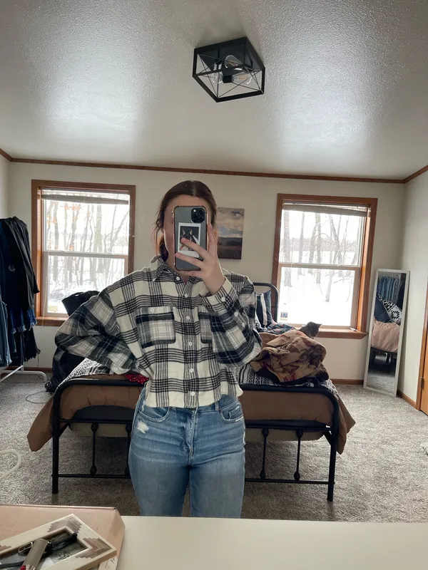 American Eagle Outfitters Cropped Flannel - Image 4
