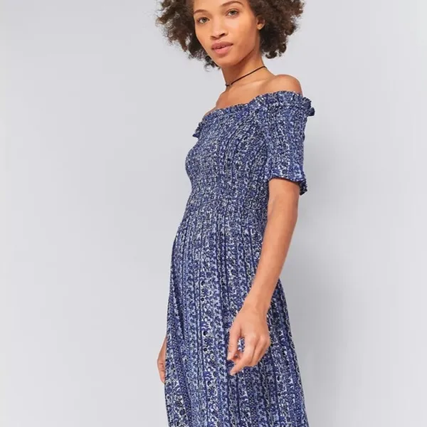 Urban Outfitters Kimchi Blue Picnic Blue Floral Smocked Midi Dress size S - Image 3