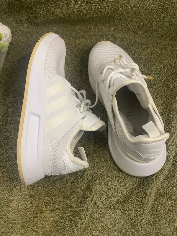 adidas Women’s White Mesh Casual Athletic Sneakers suze 5 - Image 5