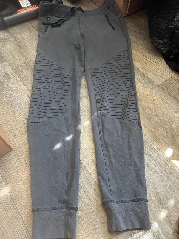 Alo Yoga medium pants - Image 2