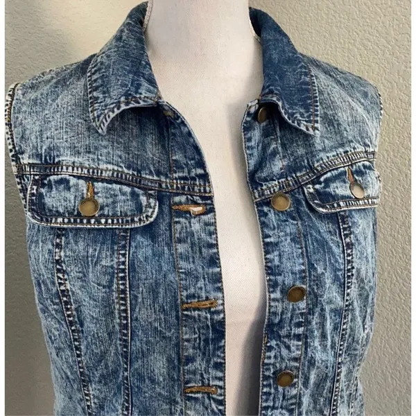Forever 21 Life in Progress 80’s Inspired Acid Wash Denim Vest Size Medium - Image 2