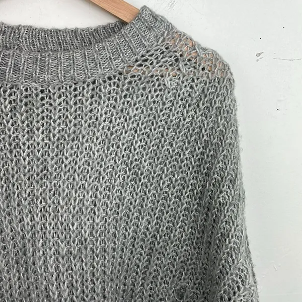 American Eagle Open knit crew neck pulloverer sweaterter gray Medium oversized - Image 4
