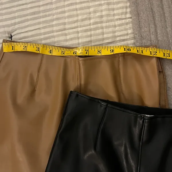 Abercrombie Classic Vegan Leather Leggings NWT Sz S short in Camel - Image 4