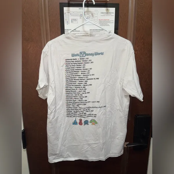 Walt Disney World White Logo T-Shirt Size Large - Image 2