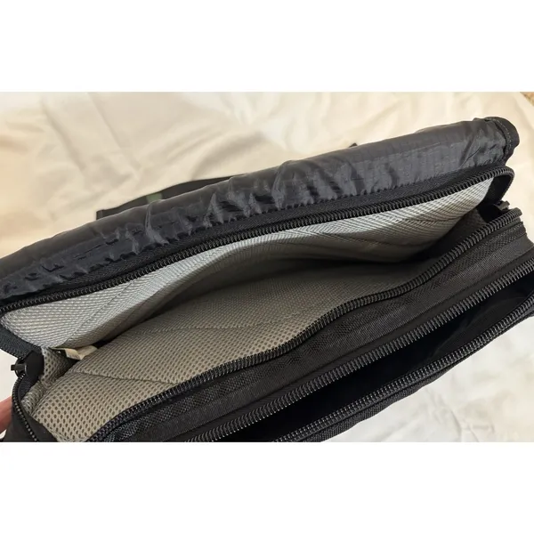 Targus Unofficial Messenger Bag TSM104US Black‎ Nylon EUC Laptop Pockets - Image 5
