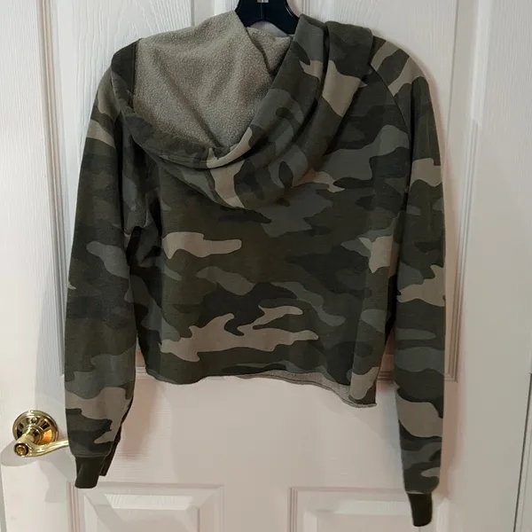Victoria's Secret Pink Hoodie green camo size small cropped - Image 3