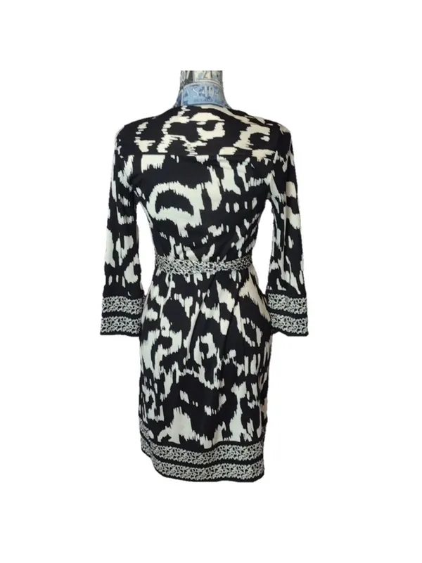 Diane von furstenberg animal print wrap dress size 4 - Image 4