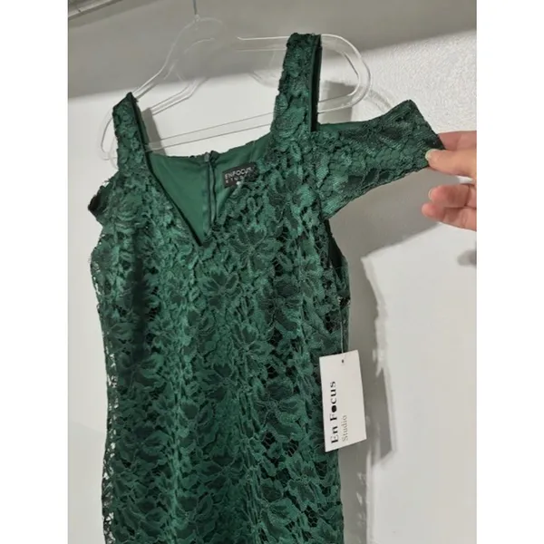 En Focus NWT Size 14 Emerald Green Lace Cold Shoulder Sheath Cocktail Dress Knee - Image 4