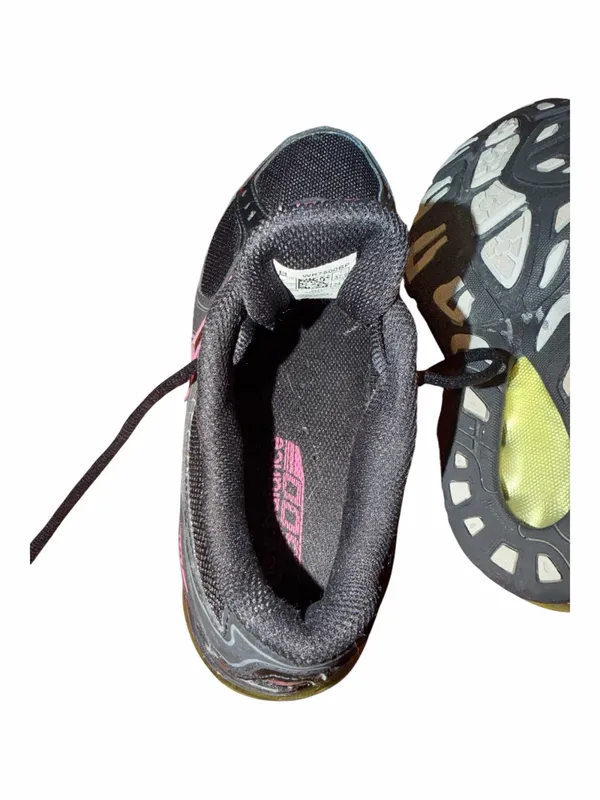 New Balance Women’s Black and Pink Athletic Sneakers - Image 5