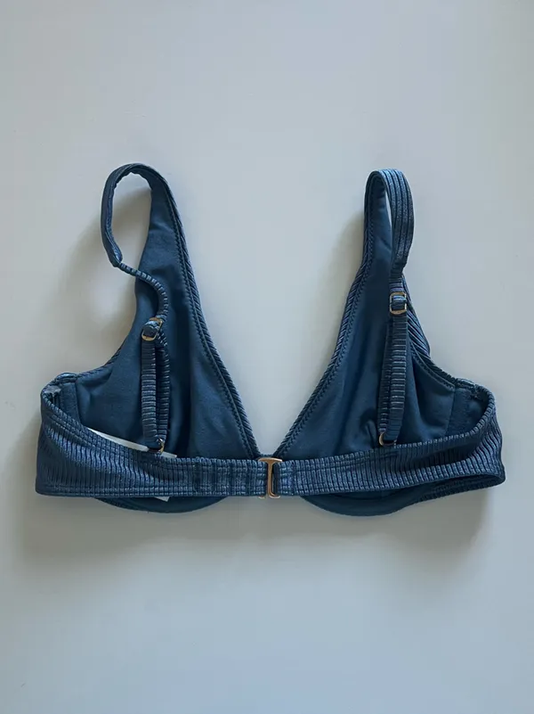 {Hollister} Brand New Gray Shimmer Underwire Bikini Top - Image 4