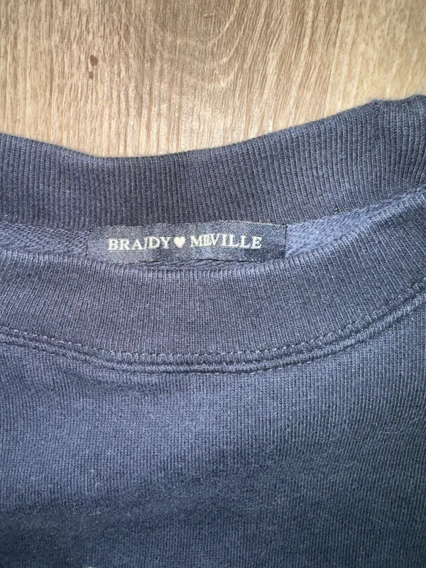Brandy Melville Sweatshirt - Image 4