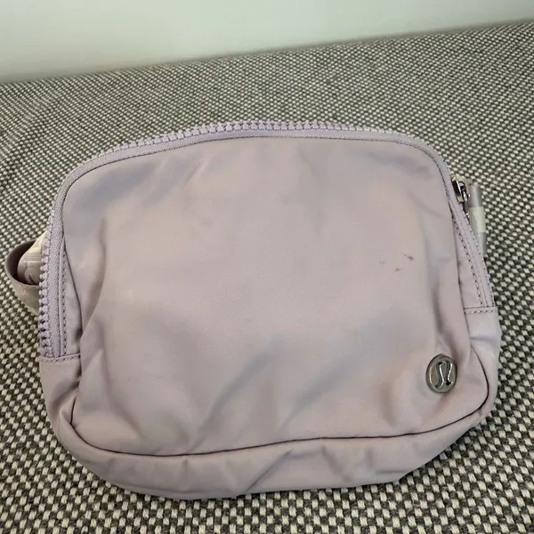 Lululemon Athletica everywhere belt bag in lilac ether/white opal/white. - Image 9