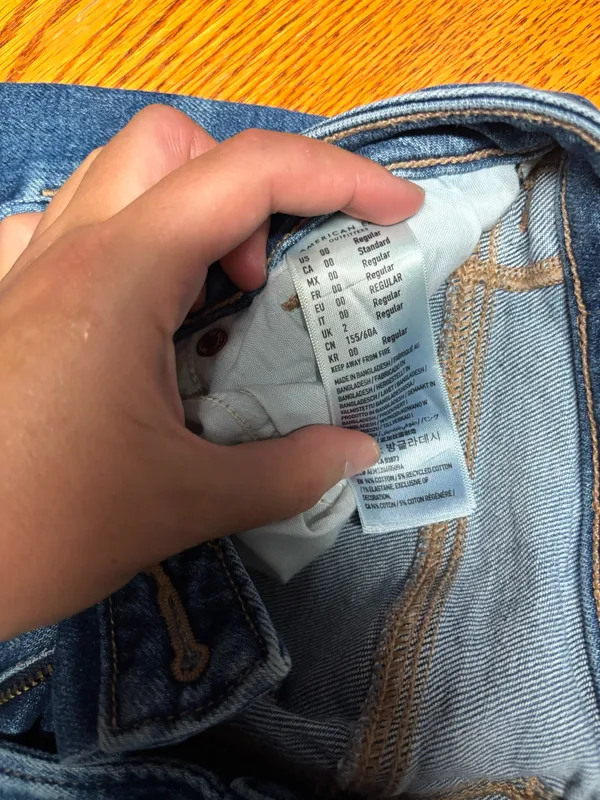 American Eagle Mom Straight Jeans - Image 3
