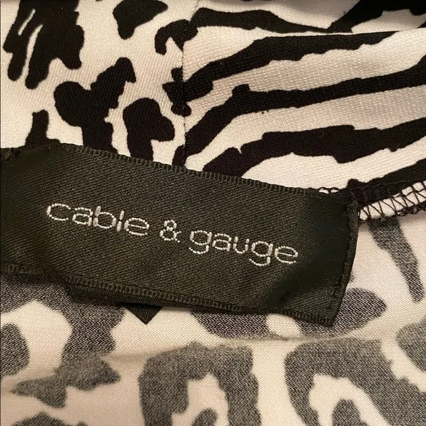 Cable & Gauge Top Zebra Print w/swoop neck Like New Size M - Image 9