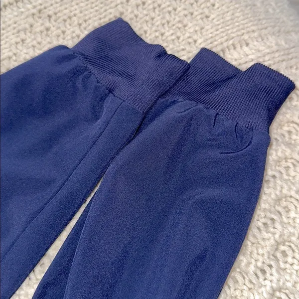 Scrubstar nurses scrub jacket size medium - Image 5