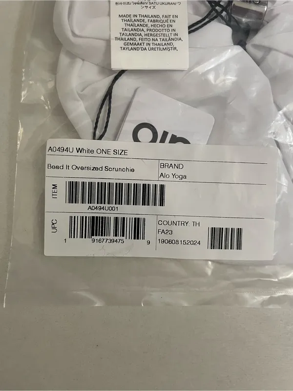Alo Yoga NWT Bead it Oversized White Scrunchie Hair Tie with Brand Accent - Image 4