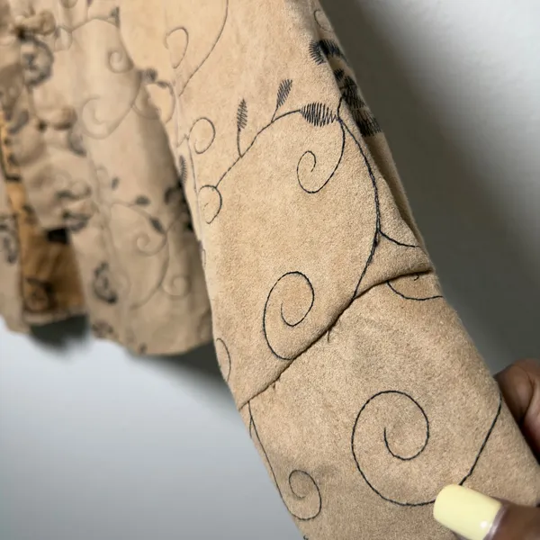 VTG Y2K Women Western Jacket S Tan Faux Suede Embroidered Frog Closure Floral - Image 4