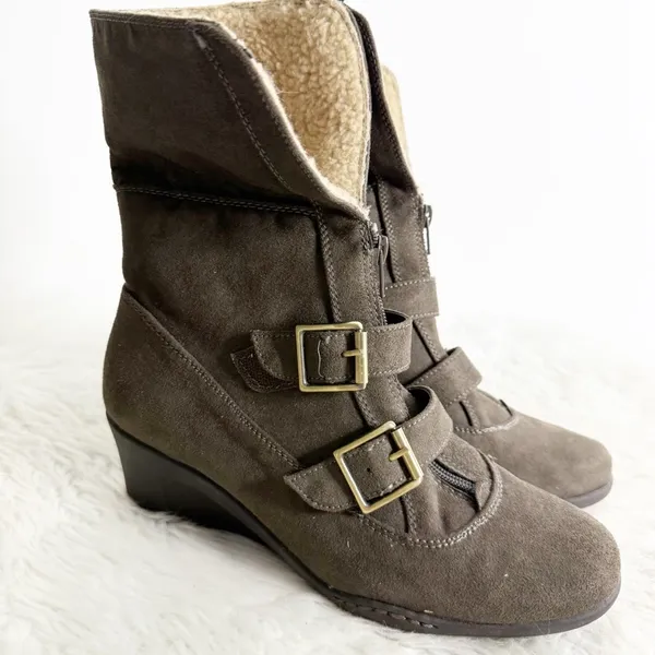 A2 Aerosoles Music Tor Ankle Suede Wedge Boots Brown Wedge Ankle Boots Size 9 - Image 3