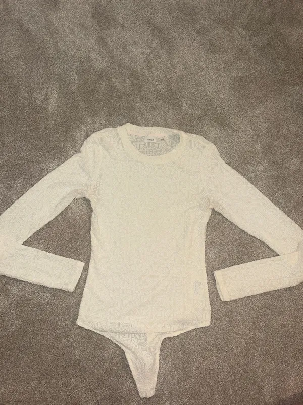 Aritzia Wilfred Cream Embroidered Lace one piece long sleeve bodysuit - Image 7