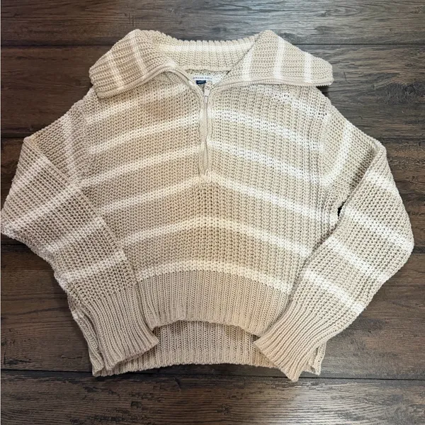 American Eagle Outfitters Cream Sweater - Image 2