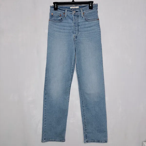 Levi’s Ribcage Straight Light Wash Jeans - Image 4