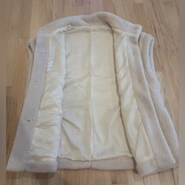 Amazon Women’s Oversized Sherpa Vest - Image 6