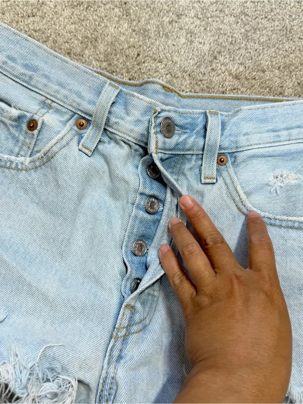 Levi’s 501 Women’s Original Shorts Denim High Rise Button Fly in Light Wash 28 - Image 5