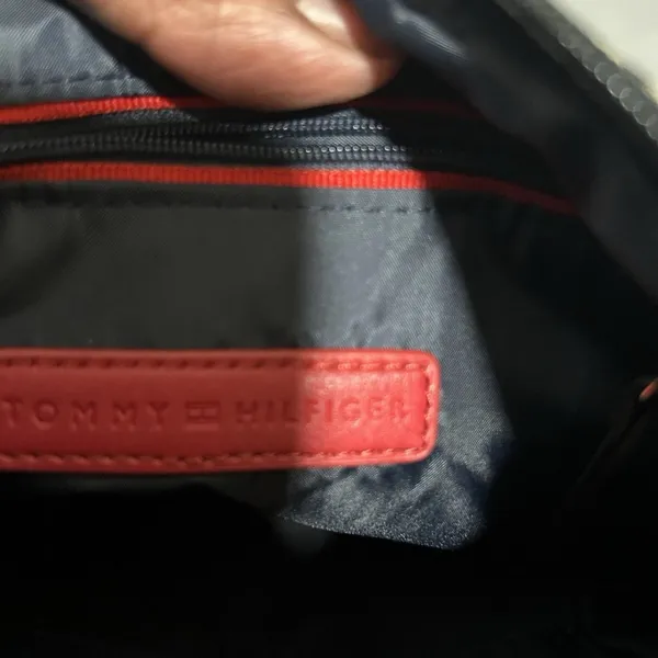 Tommy Hilfiger Navy and Red Interior Crossbody bag - Image 5