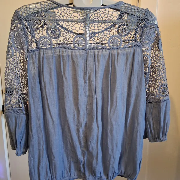NEW Indigo Rose Delicate Dusty Blue Crochet Women's Top 3/4 Sleeves size Small - Image 8