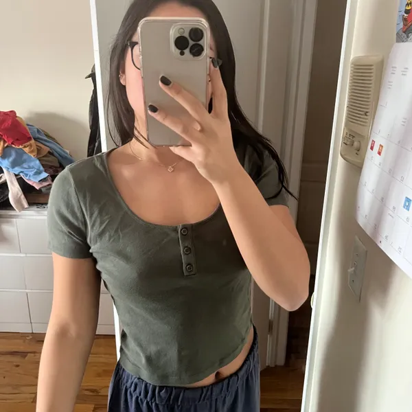 Forever 21 Olive Green Cropped Tee - Image 2