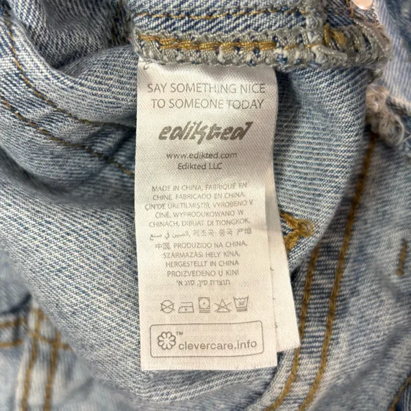 edikted pocketless mom jeans Distressed Button Fly Size Medium - Image 9