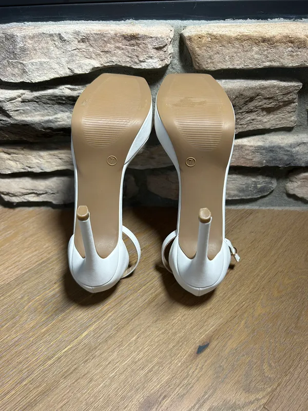Lulus Size 7.5  bridal engagement heels - Image 9