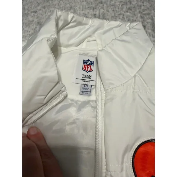 NFL Team‎ Apparel Cleveland Browns Womens White Puffer Vest L NFL Logo NWT - Image 4