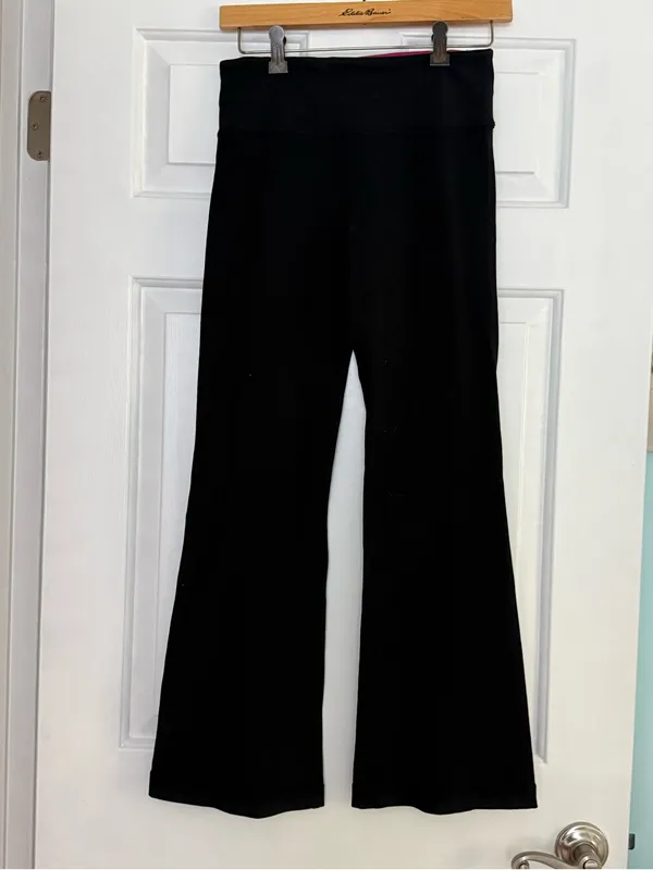 Lululemon Reversible Groove Pant *Full-On Luon in Black Raspberry Macro Strip - Image 3