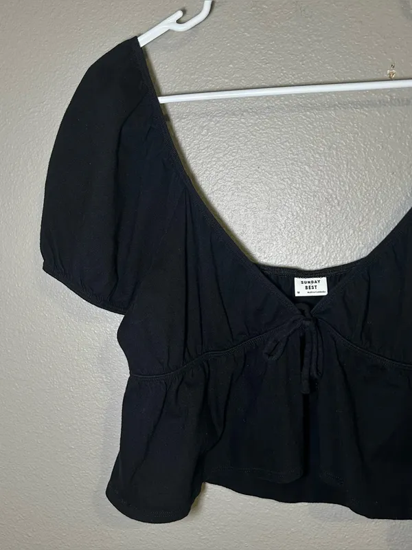 Aritzia Sunday Best Kaia Black Puff Sleeve Cropped Blouse Women’s Size Medium - Image 3