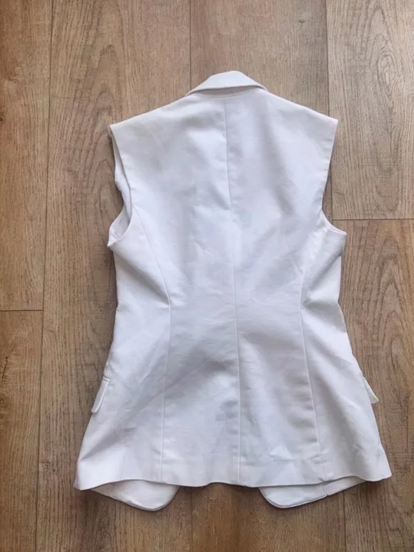 Express Sleeveless Blazer Vest in White - Image 4