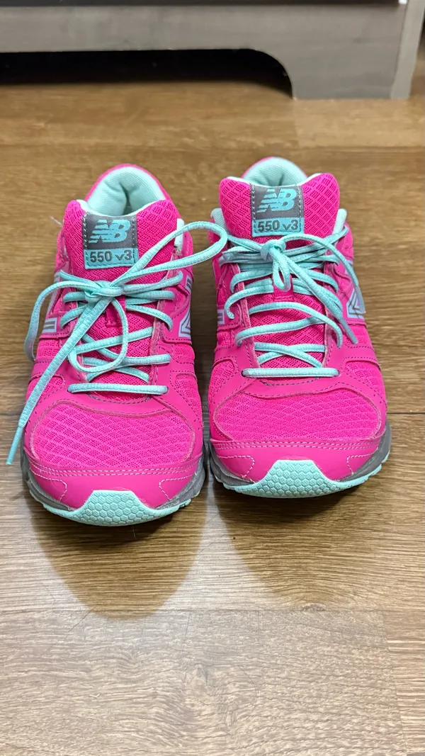 New Balance 550v3 running shoes sneakers women's size 7.5 - Image 2