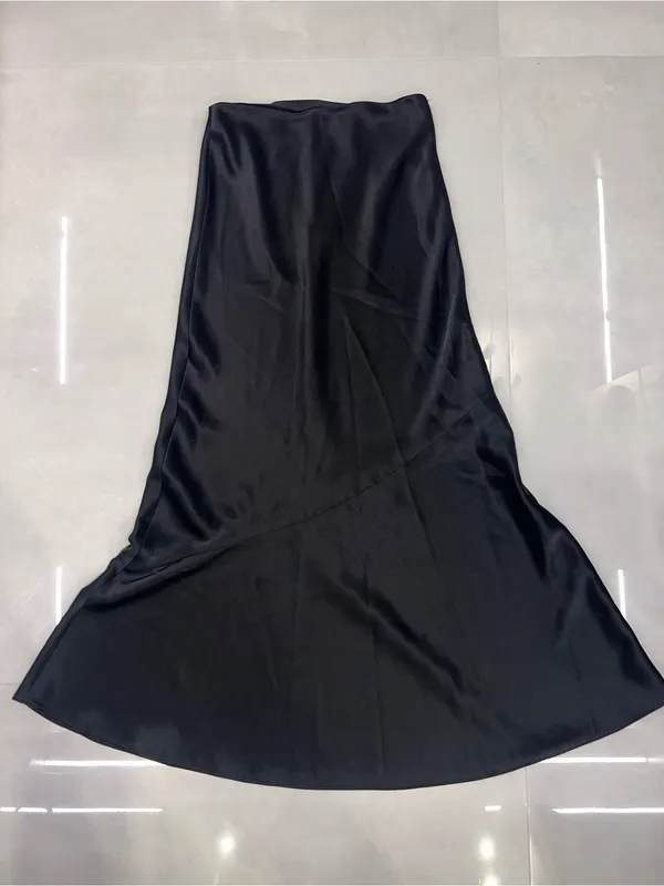 Alice + Olivia TERESE SLIP MAXI SKIRT IN BLACK - Image 5
