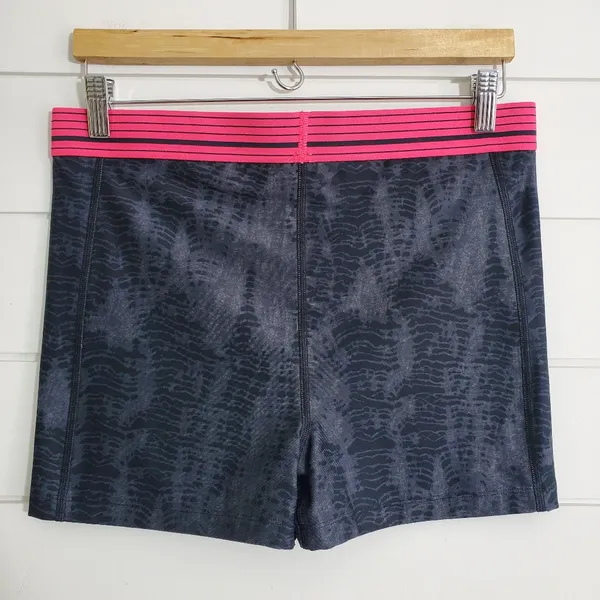 Under‎ Armour 3" Shorts Black with pink band active wear Size L - Image 4